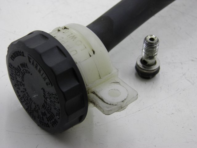 photo de POMPA FRENO POSTERIORE KAWASAKI ZEPHYR 550 (1991 - 1998) - Dettaglio del componente