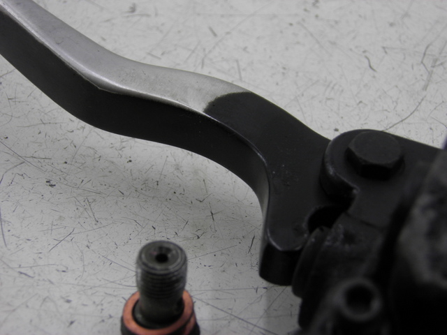 photo de CILINDRO PRINCIPALE FRENO POSTERIORE PIAGGIO XEVO - X EVO 125 (2007 - 2017) - Dettagli dei punti di fissaggio