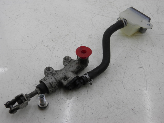 photo de Cilindro principale posteriore SUZUKI GSX F GSXF 650 (2007 - 2015) - Altra angolazione