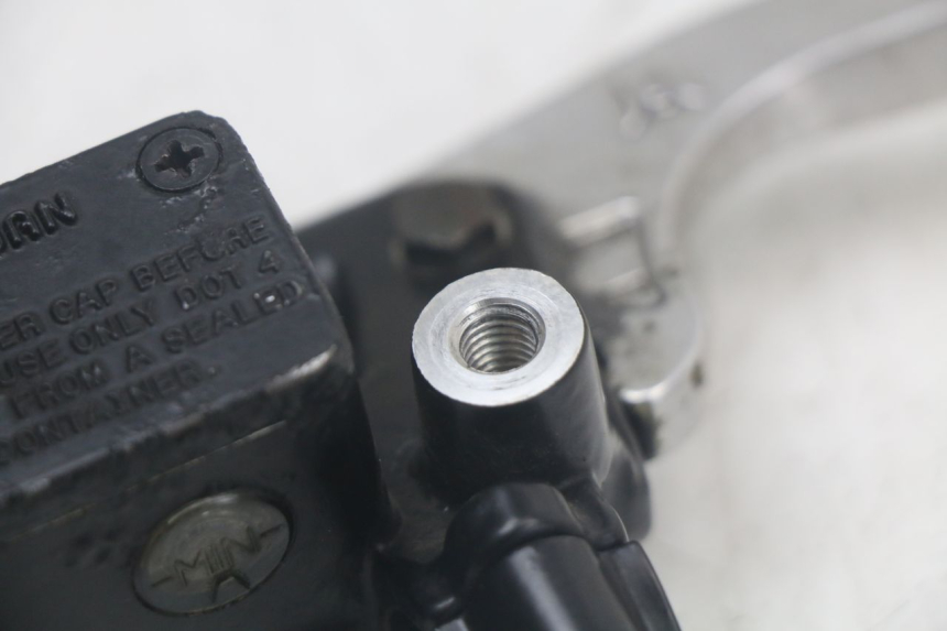 photo de MASTERCYLINDER ANTERIORE QUADRO 3D S 350 (2013 - 2018) - Altra angolazione