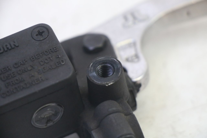 photo de POMPA FRENO ANTERIORE QUADRO 4 4D 350 (2015 - 2018) - Altra angolazione