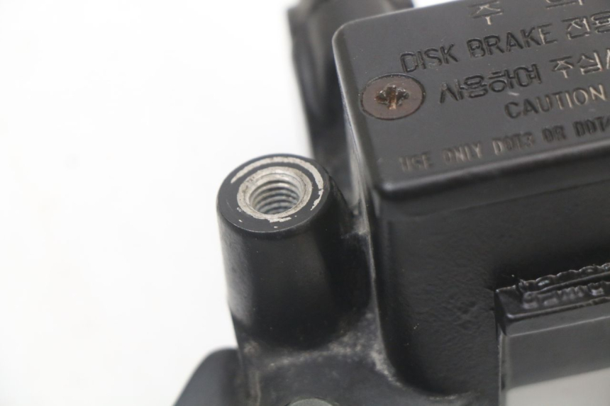 photo de POMPA FRENO ANTERIORE DAELIM A-FOUR 2T 50 (2005 - 2012) - Primo piano tecnico