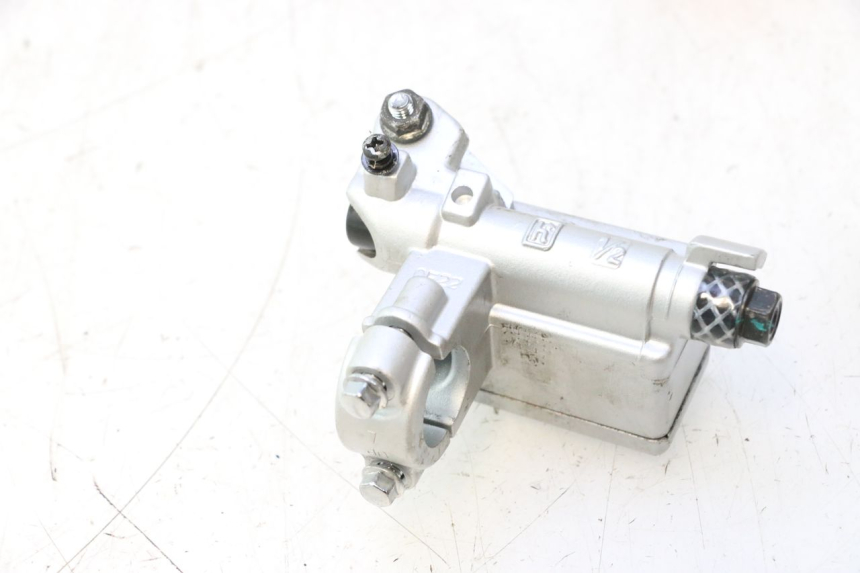 photo de MASTERCYLINDER ANTERIORE KYMCO AGILITY 16+ 4T 50 (2018 - 2023) - Primo piano tecnico