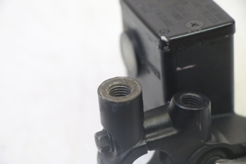 photo de MASTERCYLINDER ANTERIORE SUZUKI BURGMAN 125 (2007 - 2014) - Altra angolazione