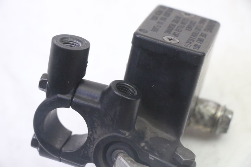 photo de MASTERCYLINDER ANTERIORE SUZUKI BURGMAN 125 (2007 - 2014) - Primo piano tecnico