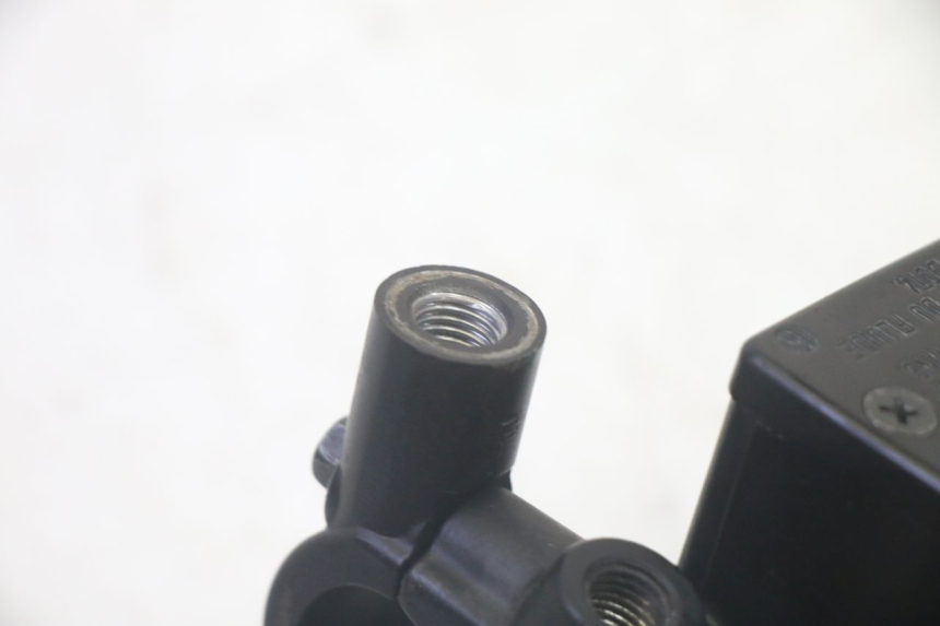 photo de MASTERCYLINDER ANTERIORE SUZUKI BURGMAN 125 (2007 - 2014) - Dettagli dei punti di fissaggio