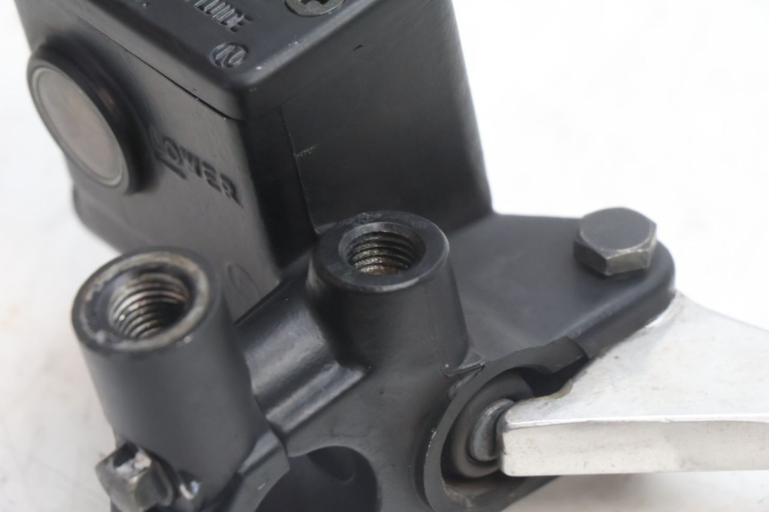 photo de MASTERCYLINDER ANTERIORE SUZUKI BURGMAN 125 (2007 - 2014) - Primo piano tecnico
