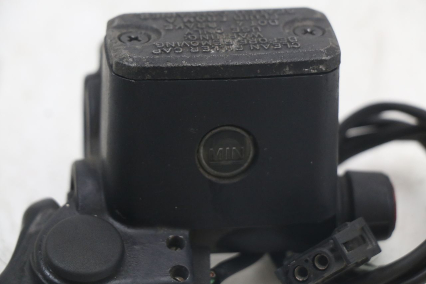 photo de MASTERCYLINDER ANTERIORE BMW C1 125 (2000 - 2003) - Primo piano tecnico