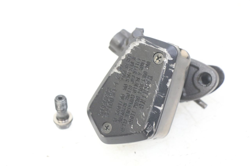 photo de MASTERCYLINDER ANTERIORE HONDA CB R 1000 (2018 - 2023) - Vista d'insieme del prodotto