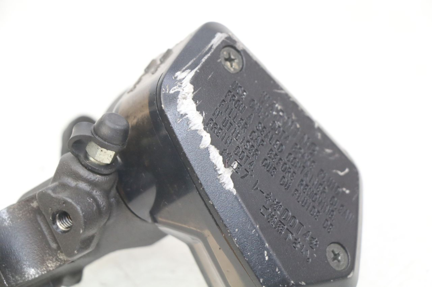 photo de MASTERCYLINDER ANTERIORE HONDA CB R 1000 (2018 - 2023) - Dettagli dei punti di fissaggio