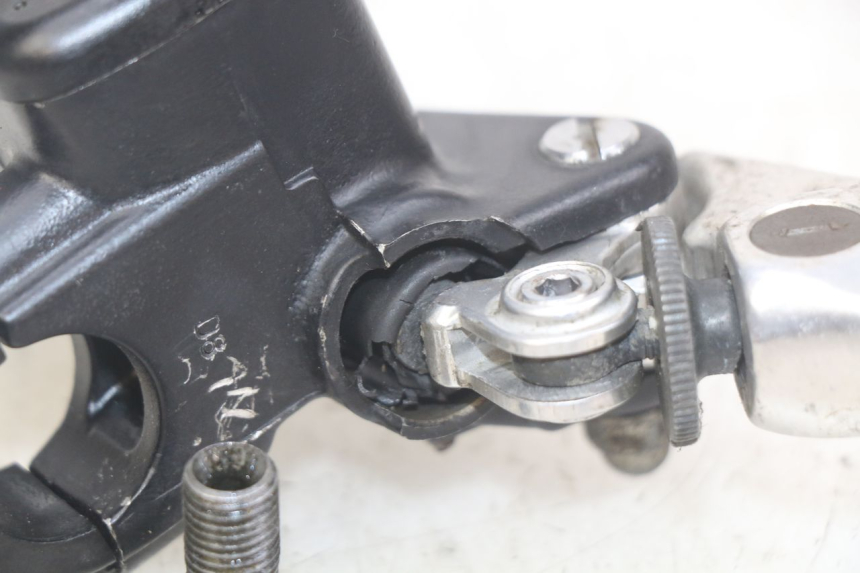 photo de MASTERCYLINDER ANTERIORE HONDA CBR F SC25 1000 (1989 - 1992) - Altra angolazione