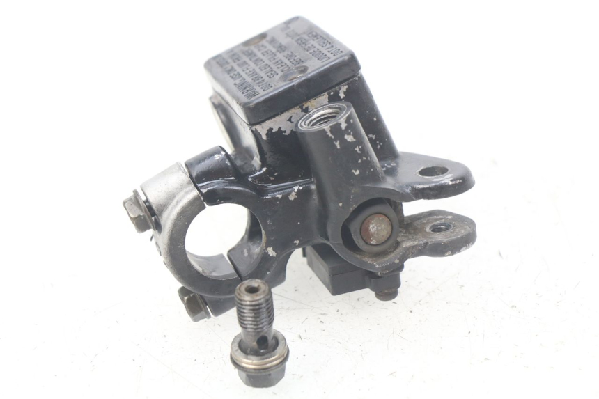 photo de CILINDRO PRINCIPALE ANTERIORE HONDA CBR R 125 (2003 - 2006) - Zoom sullo stato d'uso