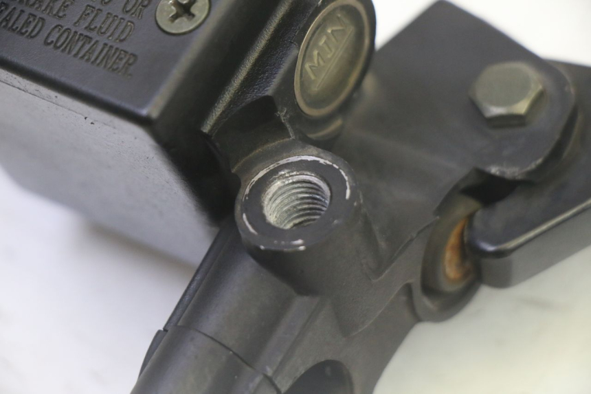 photo de MASTERCYLINDER ANTERIORE PEUGEOT CITYSTAR 50 (2013 - 2017) - Altra angolazione