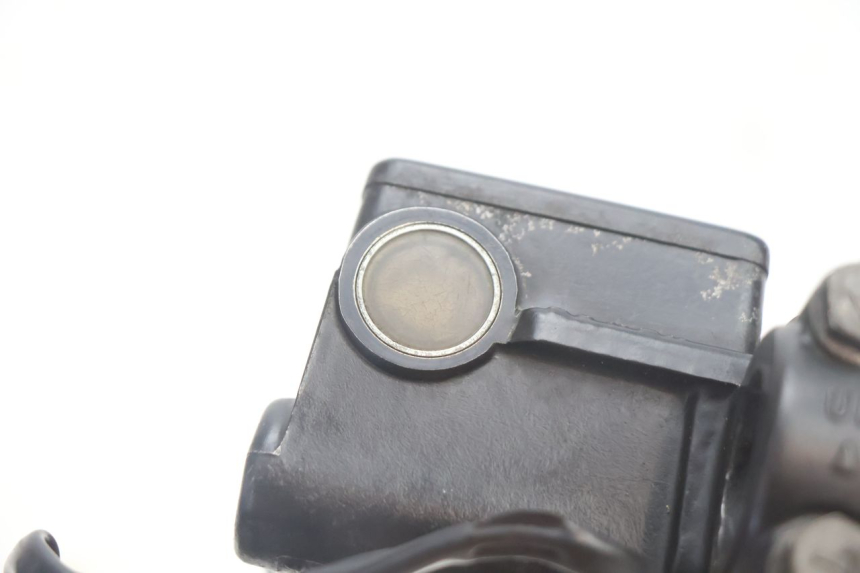 photo de POMPA FRENO ANTERIORE SUZUKI DR S 600 (1985 - 1989) - Primo piano tecnico