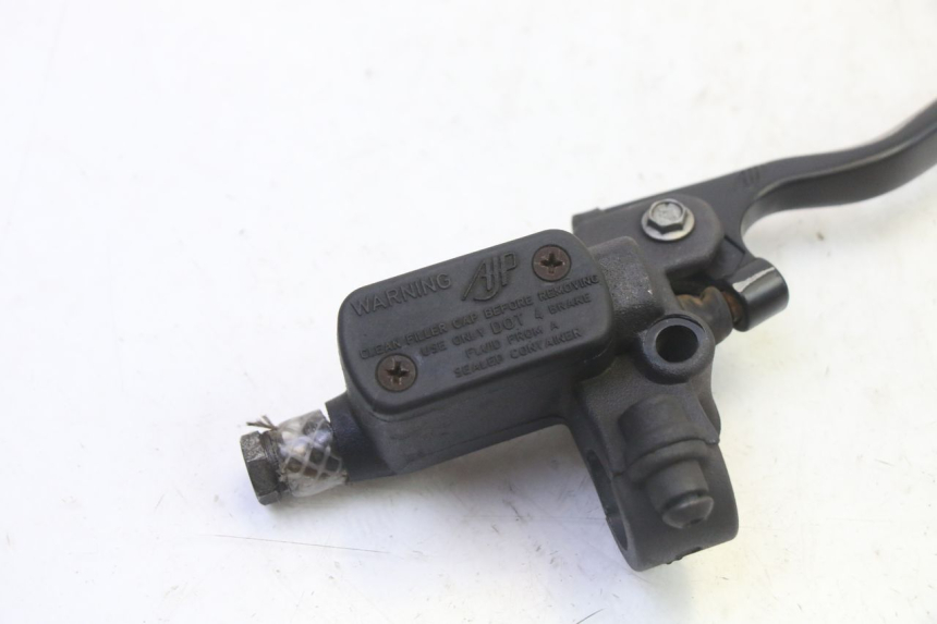 photo de MASTERCYLINDER ANTERIORE PEUGEOT ELYSTAR 50 (2002 - 2014) - Dettaglio del componente