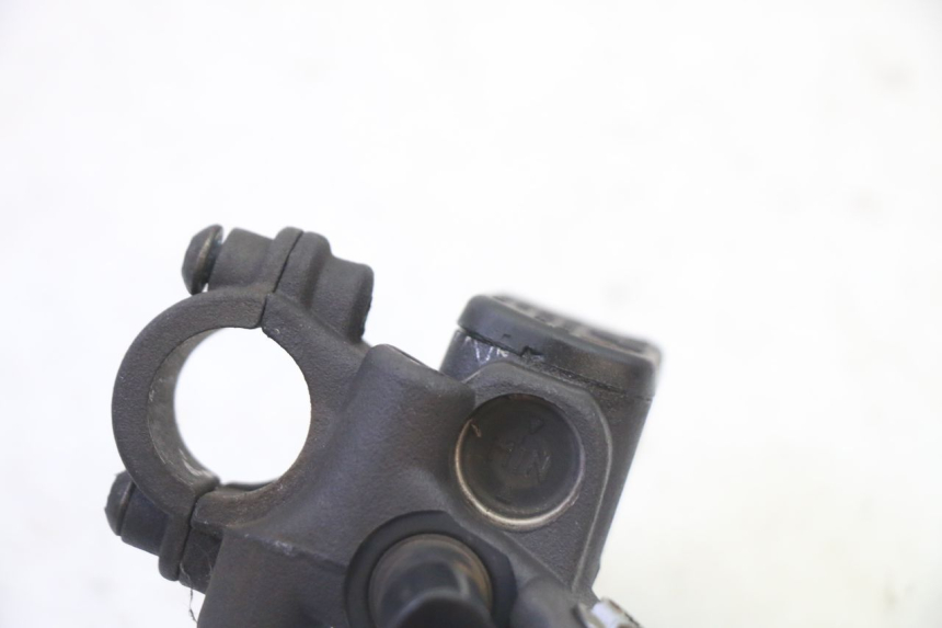 photo de MASTERCYLINDER ANTERIORE PEUGEOT ELYSTAR 50 (2002 - 2014) - Primo piano tecnico