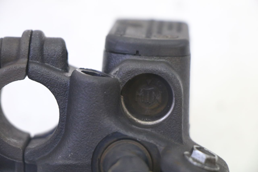 photo de MASTERCYLINDER ANTERIORE PEUGEOT ELYSTAR 50 (2002 - 2014) - Dettagli dei punti di fissaggio