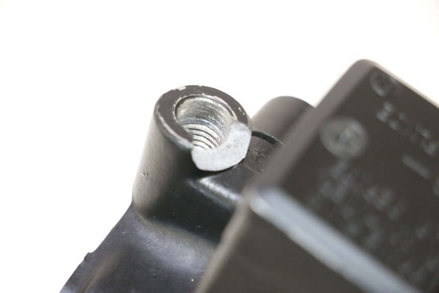 photo de POMPA FRENO ANTERIORE KAWASAKI ER-6 ER6 N 650 (2005 - 2009) - Primo piano tecnico