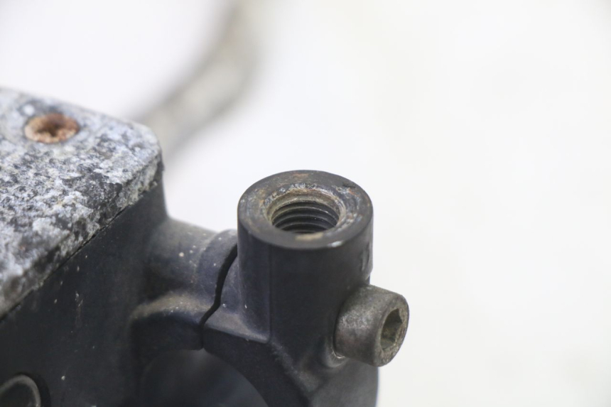 photo de POMPA FRENO ANTERIORE APRILIA ETX 125 (1998 - 2002) - Dettagli dei punti di fissaggio