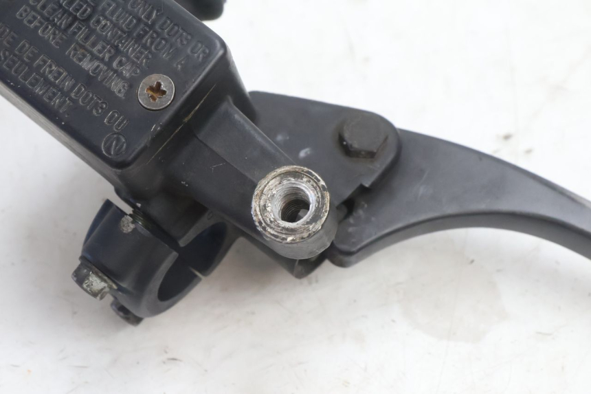 photo de MASTERCYLINDER ANTERIORE HONDA FES PANTHEON 2T 125 (1998 - 2002) - Primo piano tecnico
