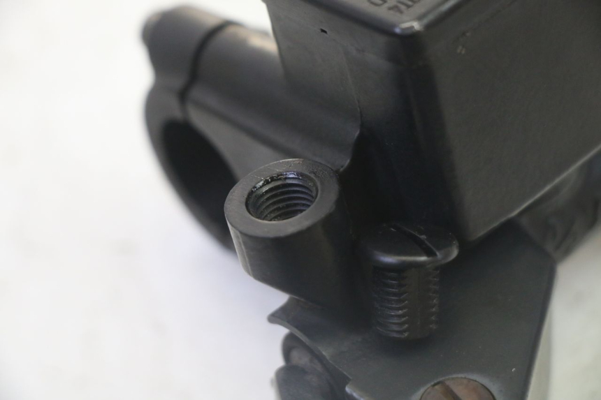 photo de MASTERCYLINDER ANTERIORE HONDA FES S-WING SWING ABS 125 (2007 - 2015) - Primo piano tecnico