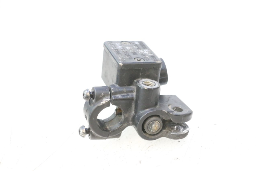 photo de MASTERCYLINDER ANTERIORE PIAGGIO FLY 2T 50 (2004 - 2017) - Primo piano tecnico