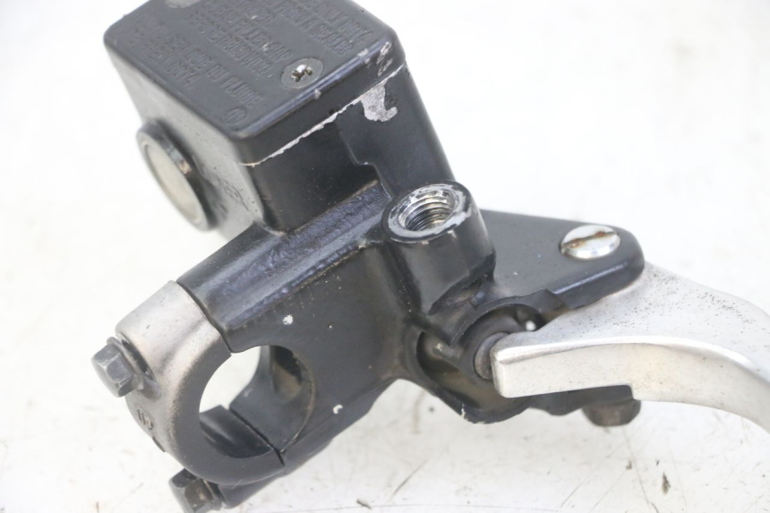 photo de POMPA FRENO ANTERIORE HONDA FORZA ABS 300 (2013 - 2017) - Dettagli dei punti di fissaggio