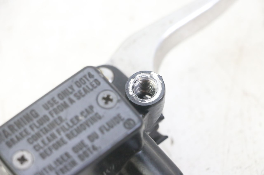 photo de POMPA FRENO ANTERIORE HONDA FORZA ABS 300 (2013 - 2017) - Marcature e riferimenti originali