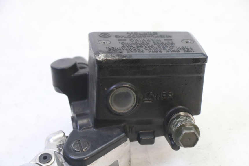 photo de POMPA FRENO ANTERIORE YAMAHA FZ6 FAZER S2 600 (2007 - 2011) - Primo piano tecnico