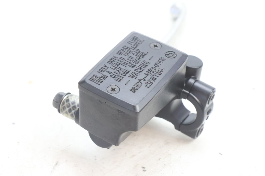 photo de POMPA FRENO ANTERIORE YAMAHA FZ8 800 (2010 - 2016) - Dettagli dei punti di fissaggio