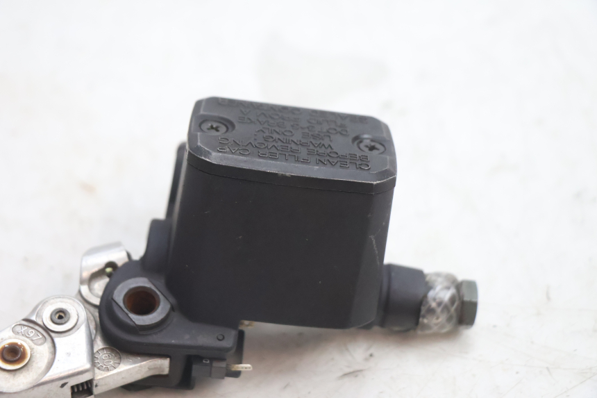 photo de MASTERCYLINDER ANTERIORE GILERA GP 800 (2007 - 2013) - Stato della superficie e materiale