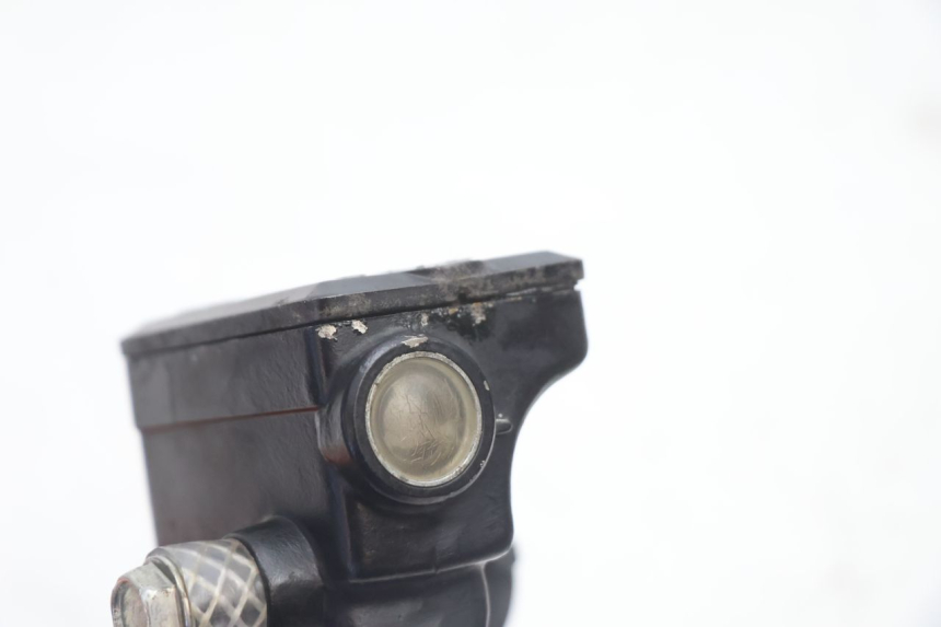 photo de POMPA FRENO ANTERIORE KAWASAKI GPX F ZX750F 750 (1986 - 1990) - Primo piano tecnico
