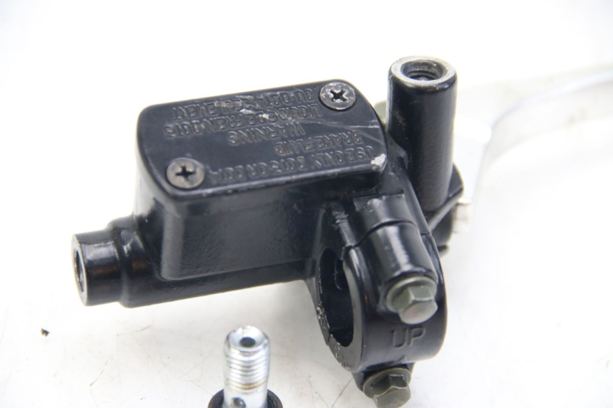 photo de MASTERCYLINDER ANTERIORE JM MOTORS GT LINE 4T 50 (2021 - 2023) - Dettagli dei punti di fissaggio