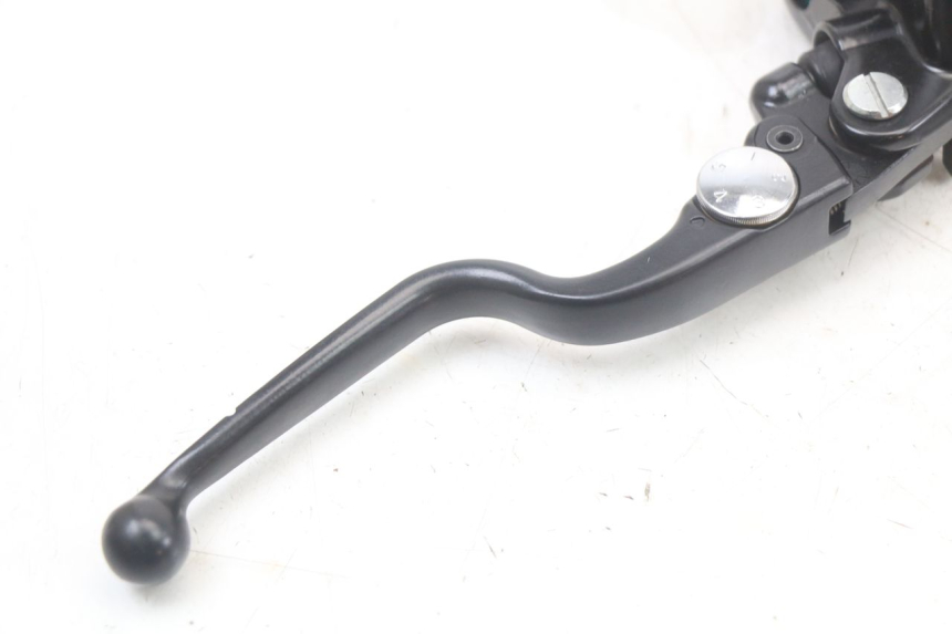 photo de POMPA FRENO ANTERIORE HUSQVARNA SVARTPILEN 401 (2018 - 2023) - Dettagli dei punti di fissaggio