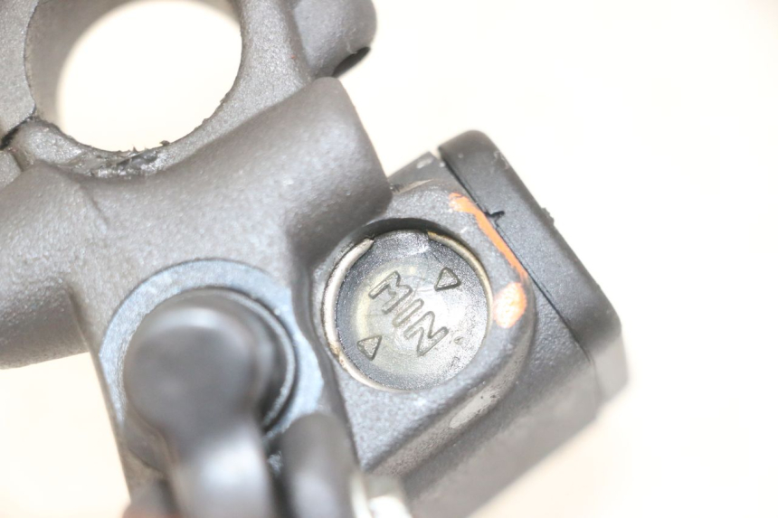 photo de CILINDRO PRINCIPALE ANTERIORE PEUGEOT JET FORCE CARBU 50 (2003 - 2016) - Zoom sullo stato d'uso