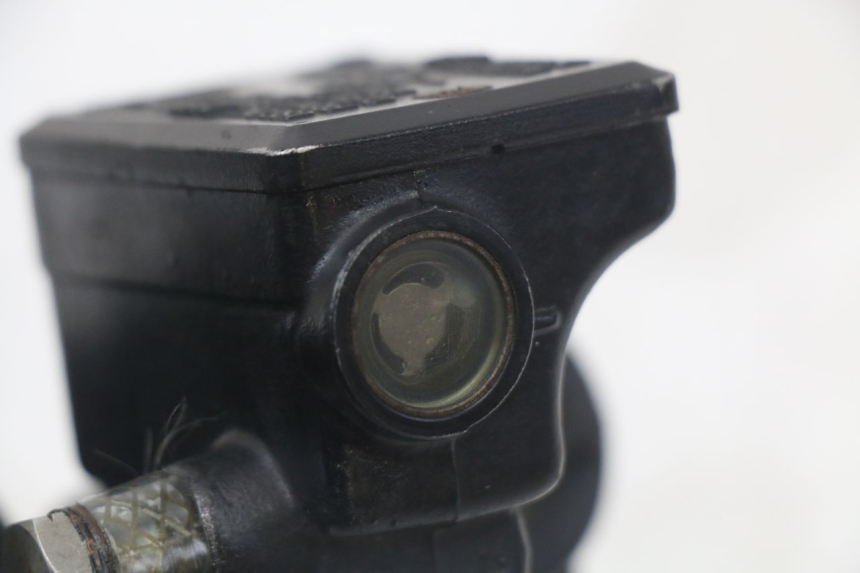 photo de POMPA FRENO ANTERIORE KAWASAKI GTR 1000 (1994 - 2004) - Primo piano tecnico