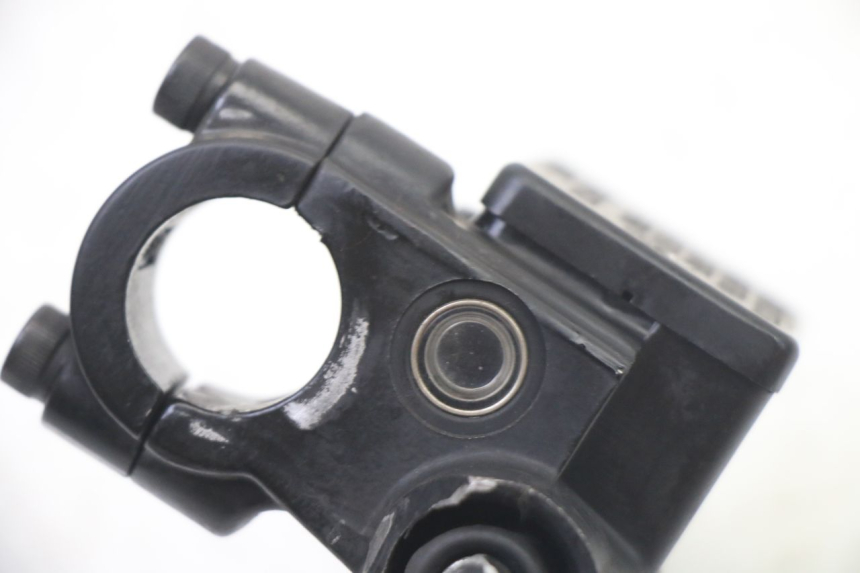 photo de POMPA FRENO ANTERIORE PEUGEOT KISBEE 2T 50 (2018 - 2022) - Dettagli dei punti di fissaggio