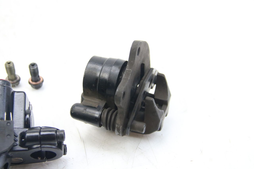 photo de MASTERCYLINDER ANTERIORE PEUGEOT KISBEE 4T 50 (2018 - 2022) - Altra angolazione