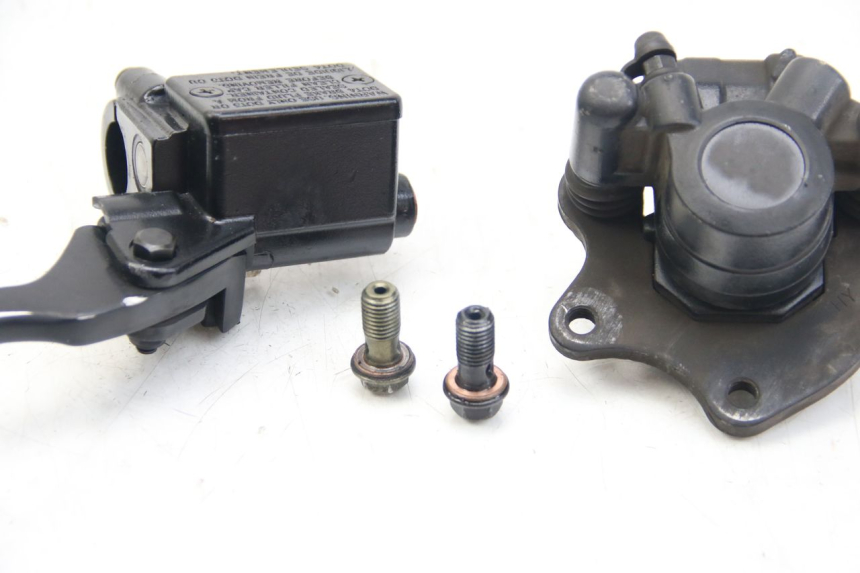 photo de MASTERCYLINDER ANTERIORE PEUGEOT KISBEE 4T 50 (2018 - 2022) - Dettagli dei punti di fissaggio