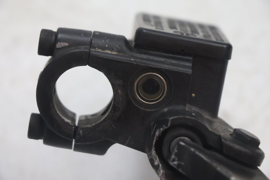 photo de MASTERCYLINDER ANTERIORE PEUGEOT KISBEE 4T 50 (2018 - 2022) - Dettagli dei punti di fissaggio