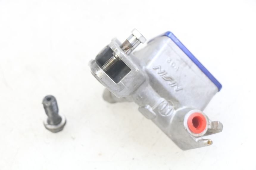 photo de MASTERCYLINDER ANTERIORE KAWASAKI KX 85 (2001 - 2013) - Primo piano tecnico