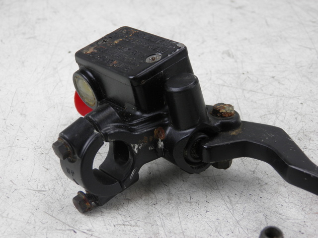 photo de POMPA FRENO ANTERIORE KYMCO QUANNON 125 (2007 - 2014) - Altra angolazione