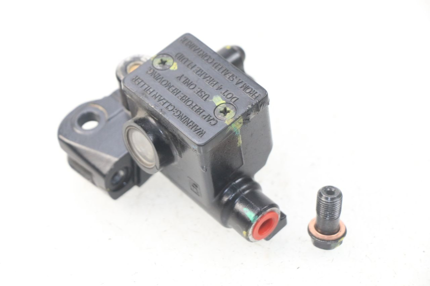 photo de MASTERCYLINDER ANTERIORE PIAGGIO LIBERTY IGET 4T 50 (2015 - 2020) - Altra angolazione
