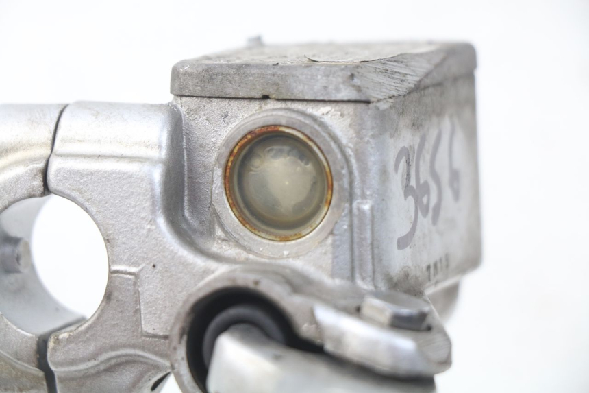 photo de Cilindro principale anteriore SYM MIO 100 (2006 - 2017) - Altra angolazione