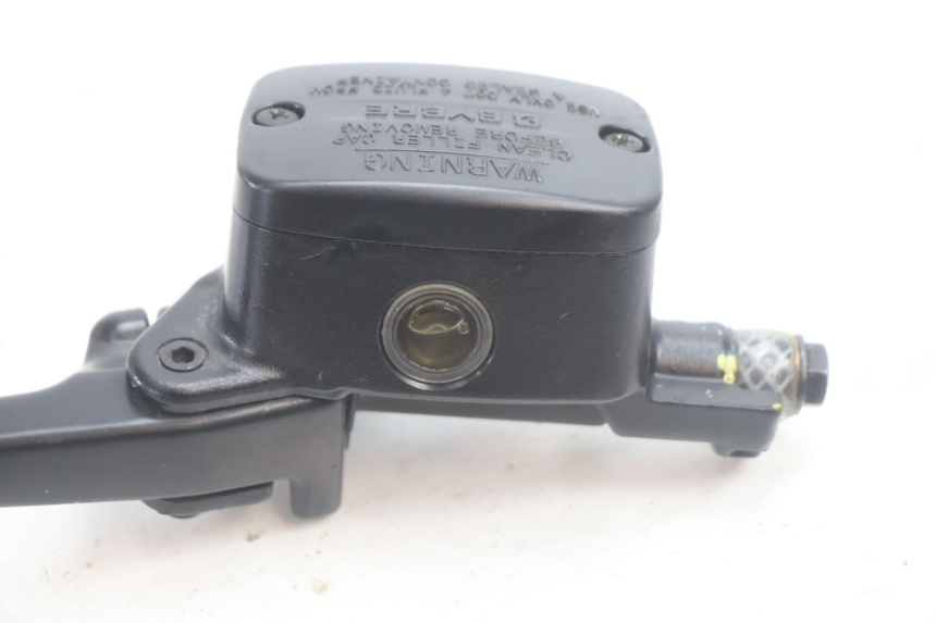 photo de POMPA FRENO ANTERIORE PIAGGIO MP3 HPE 530 (2022 - 2026) - Dettagli dei punti di fissaggio