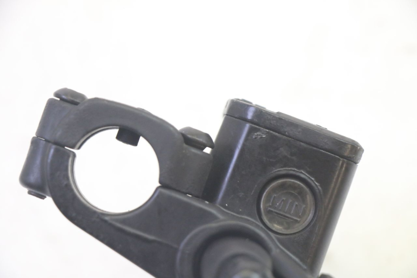 photo de MASTERCYLINDER ANTERIORE PIAGGIO MP3 RL 250 (2006 - 2010) - Primo piano tecnico