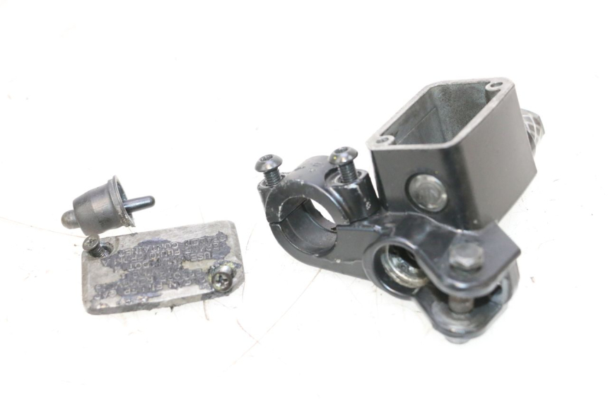 photo de MASTERCYLINDER ANTERIORE PIAGGIO MP3 RL 250 (2006 - 2010) - Altra angolazione