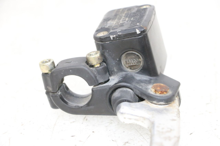 photo de POMPA FRENO ANTERIORE YAMAHA NEO'S NEOS 2T 50 (1998 - 2007) - Primo piano tecnico