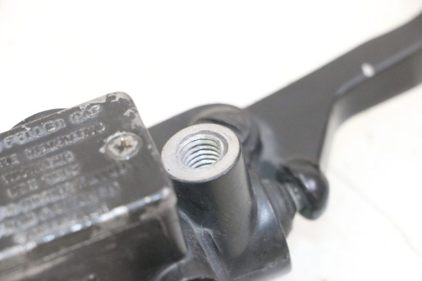 photo de MASTERCYLINDER ANTERIORE PIAGGIO NEW TYPHOON 50 (2018 - 2021) - Dettagli dei punti di fissaggio