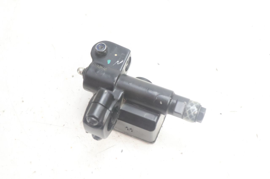 photo de MASTERCYLINDER ANTERIORE PIAGGIO NEW TYPHOON 50 (2018 - 2021) - Dettagli dei punti di fissaggio